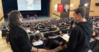 Karaman Anadolu Lisesi Öğrencileri Şair ve Sanatçı Yasin Dedeş İle Buluştu