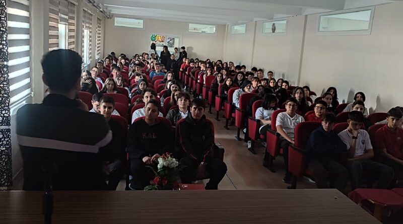 Karaman Anadolu Lisesi’nde Yürütülmekte Olan 5 Farklı Erasmus+ Projesi Kapsamında Yabancı Dil Farkındalığı Semineri Düzenlendi